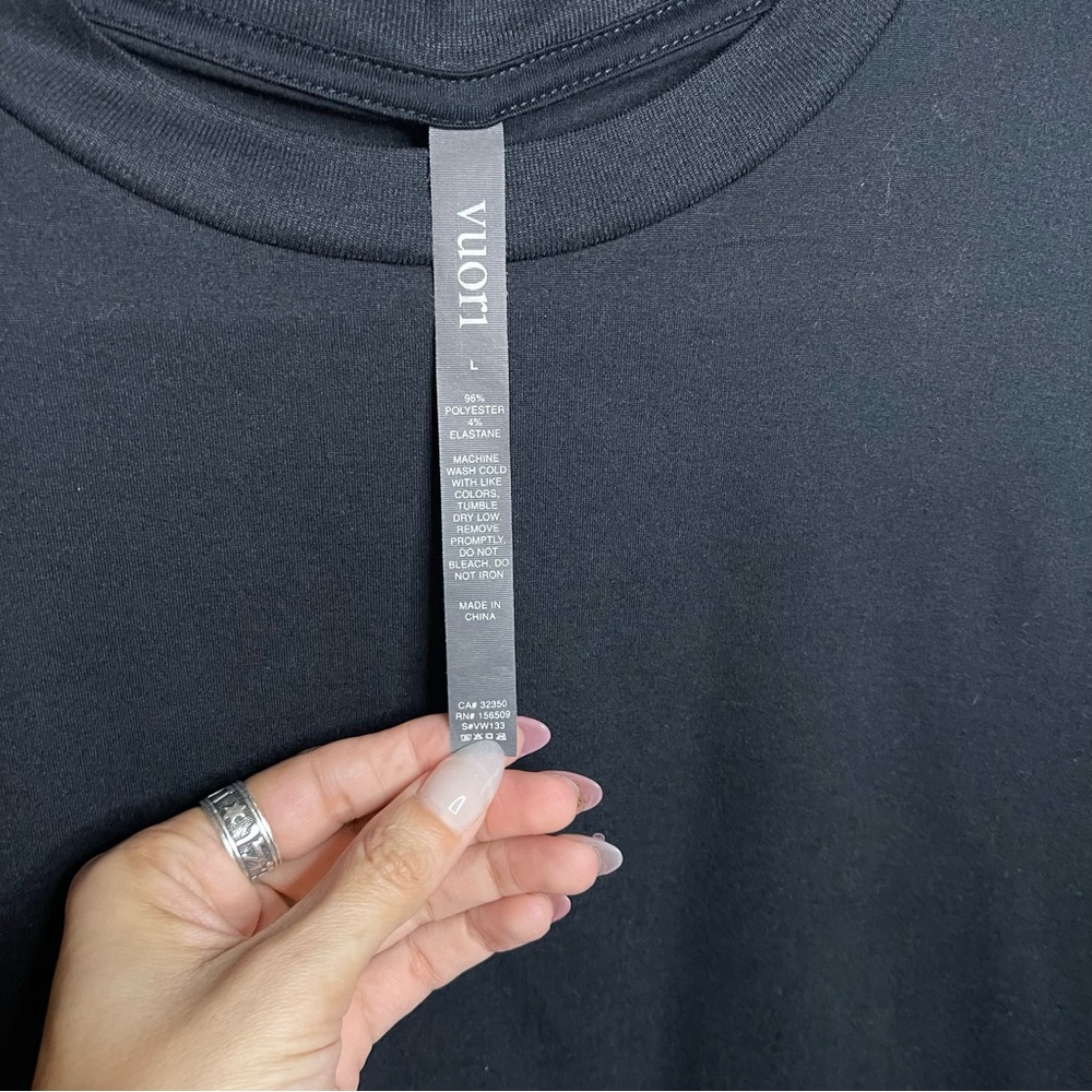 Vuori Black Long Sleeve Performance Top Stretch Athletic Pullover Womens - Picture 4 of 5
